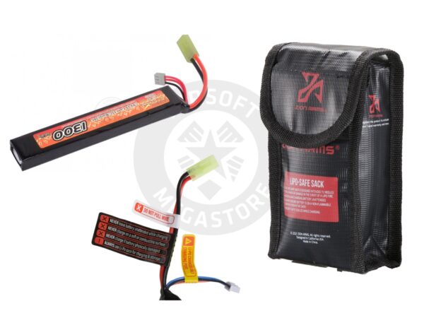 Niebieska bateria LiPo 11.1V obok czarnej repliki ASG M4 na stole warsztatowym