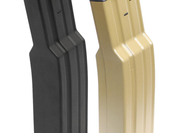 Porównanie magazynków Hi-Cap i Mid-Cap stojących obok siebie na stole