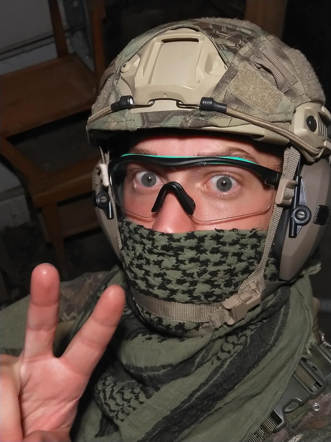 zestaw okularów ochronnych ASG z etui i dodatkowymi soczewkami