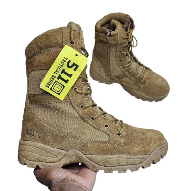 buty górskie z wytrzymałym zapiętkiem czarne buty taktyczne z wysokim kostnikiem na szlaku górskim